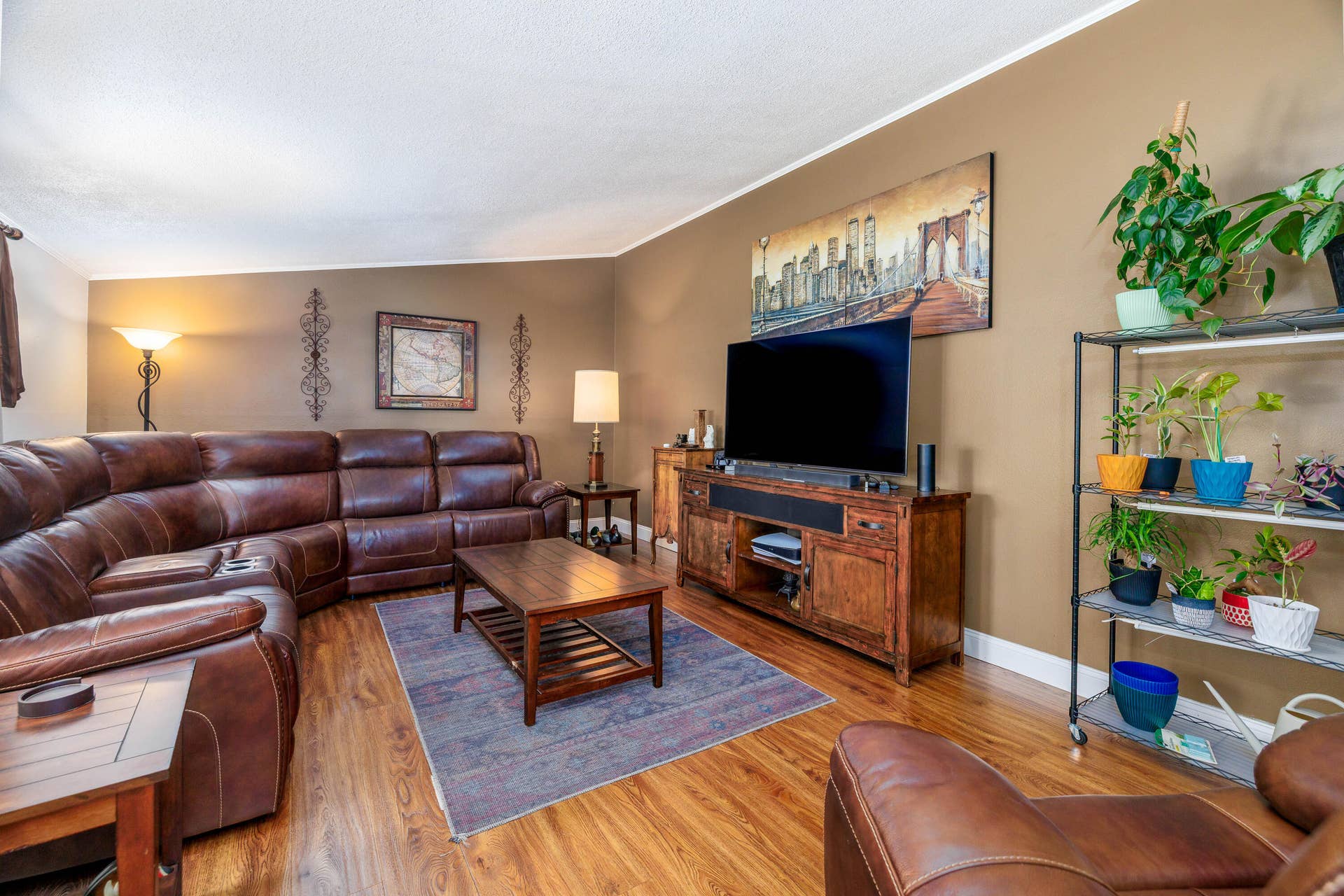 209 E Broadway St Brook-1