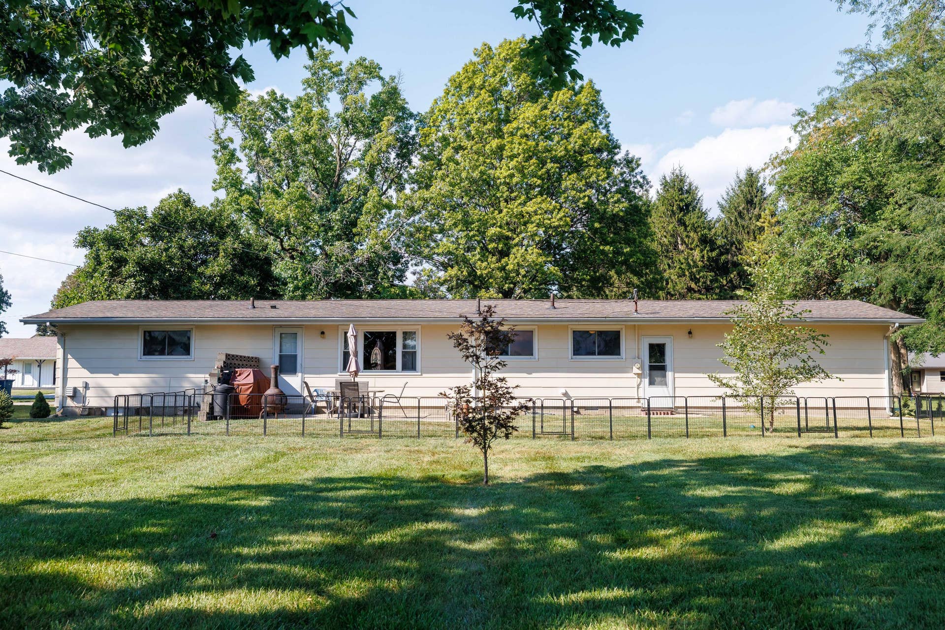 209 E Broadway St Brook-26