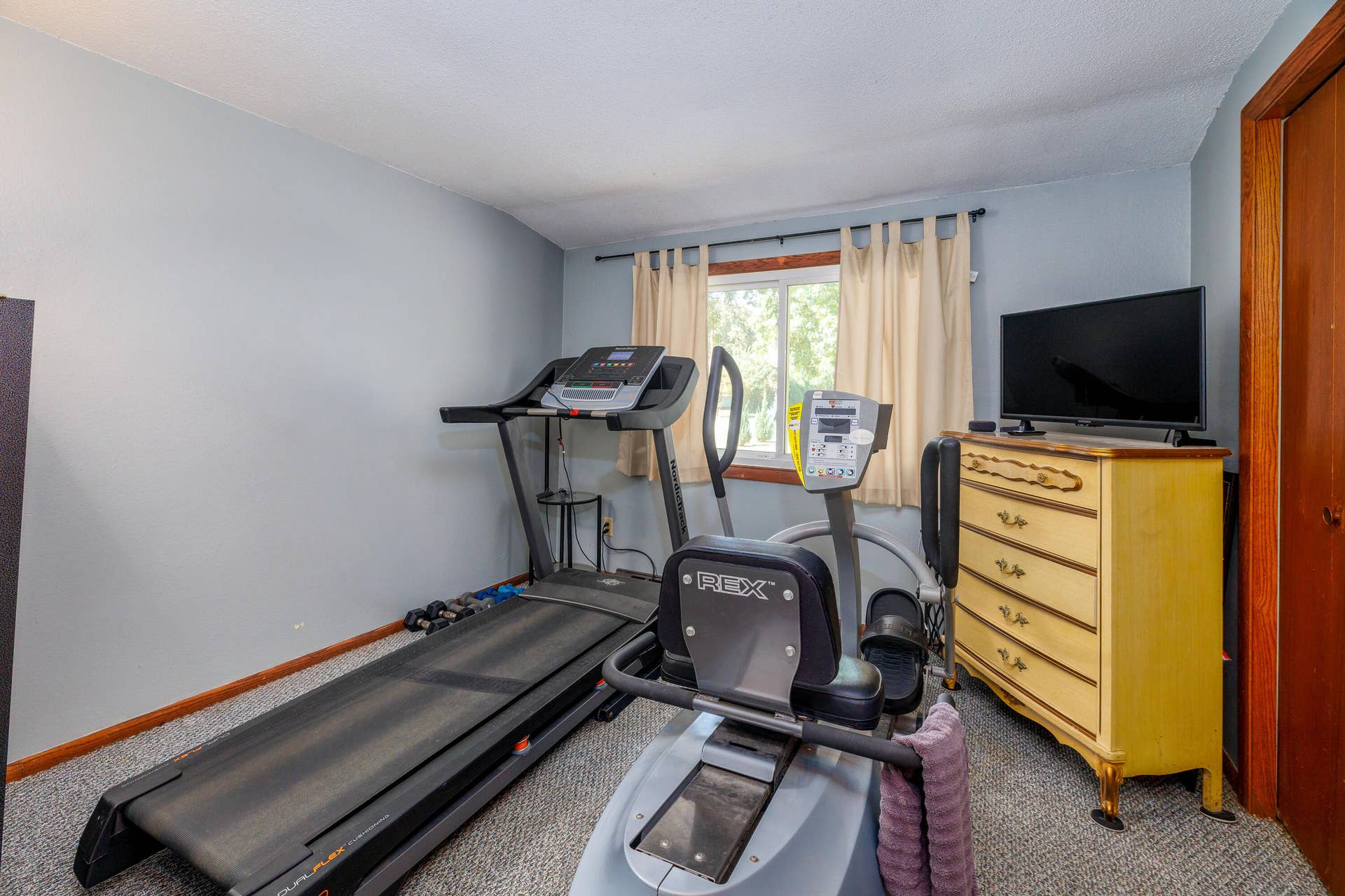 209 E Broadway St Brook-5