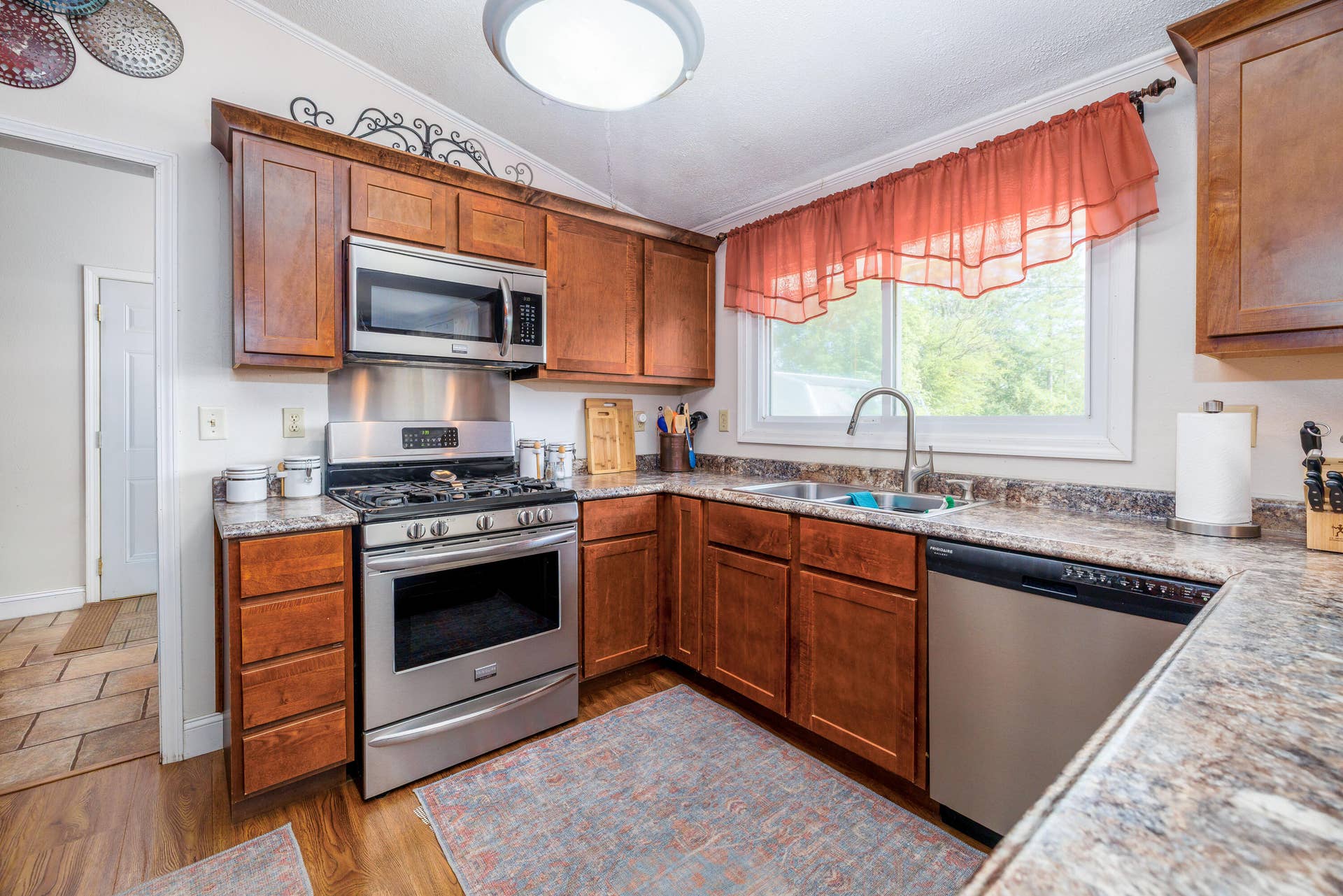 209 E Broadway St Brook-16