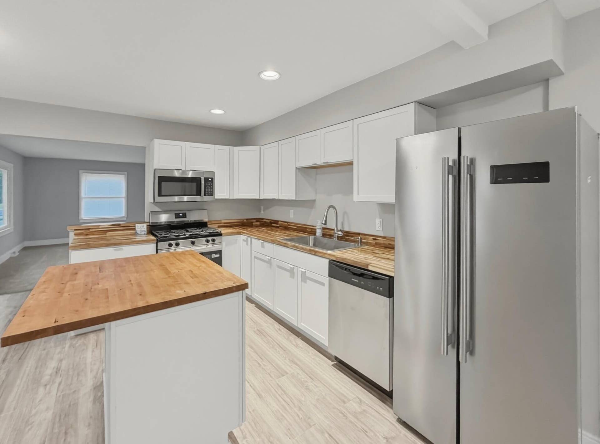 3930 Marshall Street, Gary, IN 46408 5A0AF987-8484-444D-AD88-8F9BB5FF045AScre