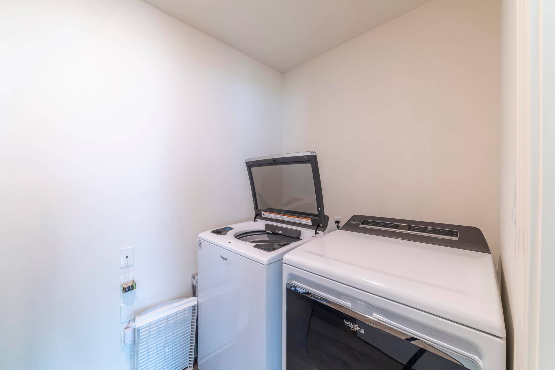LLaundryEnsign0018