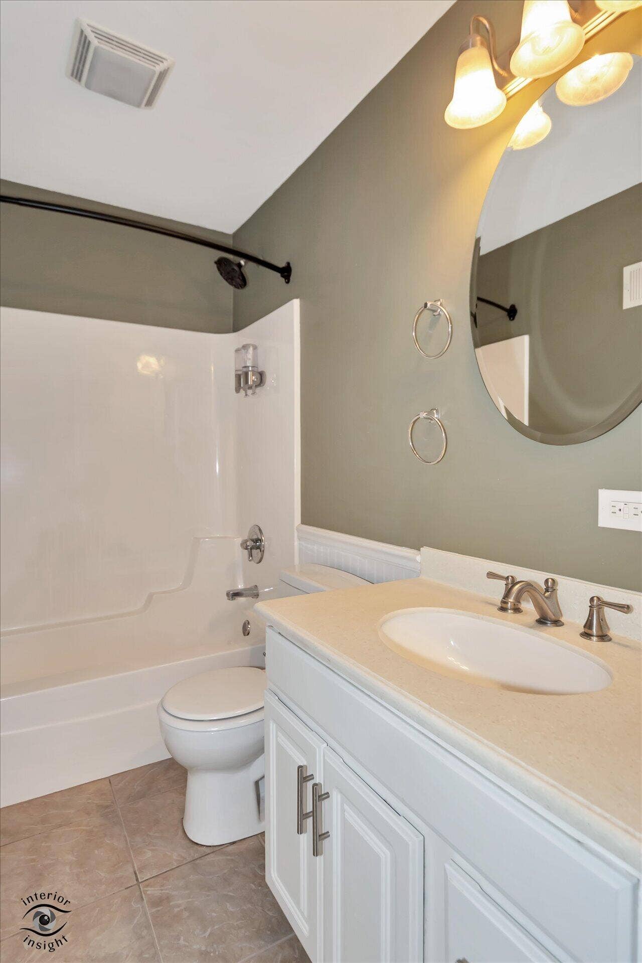 243 Cline Avenue, Griffith, IN 46319 18-Bathroom