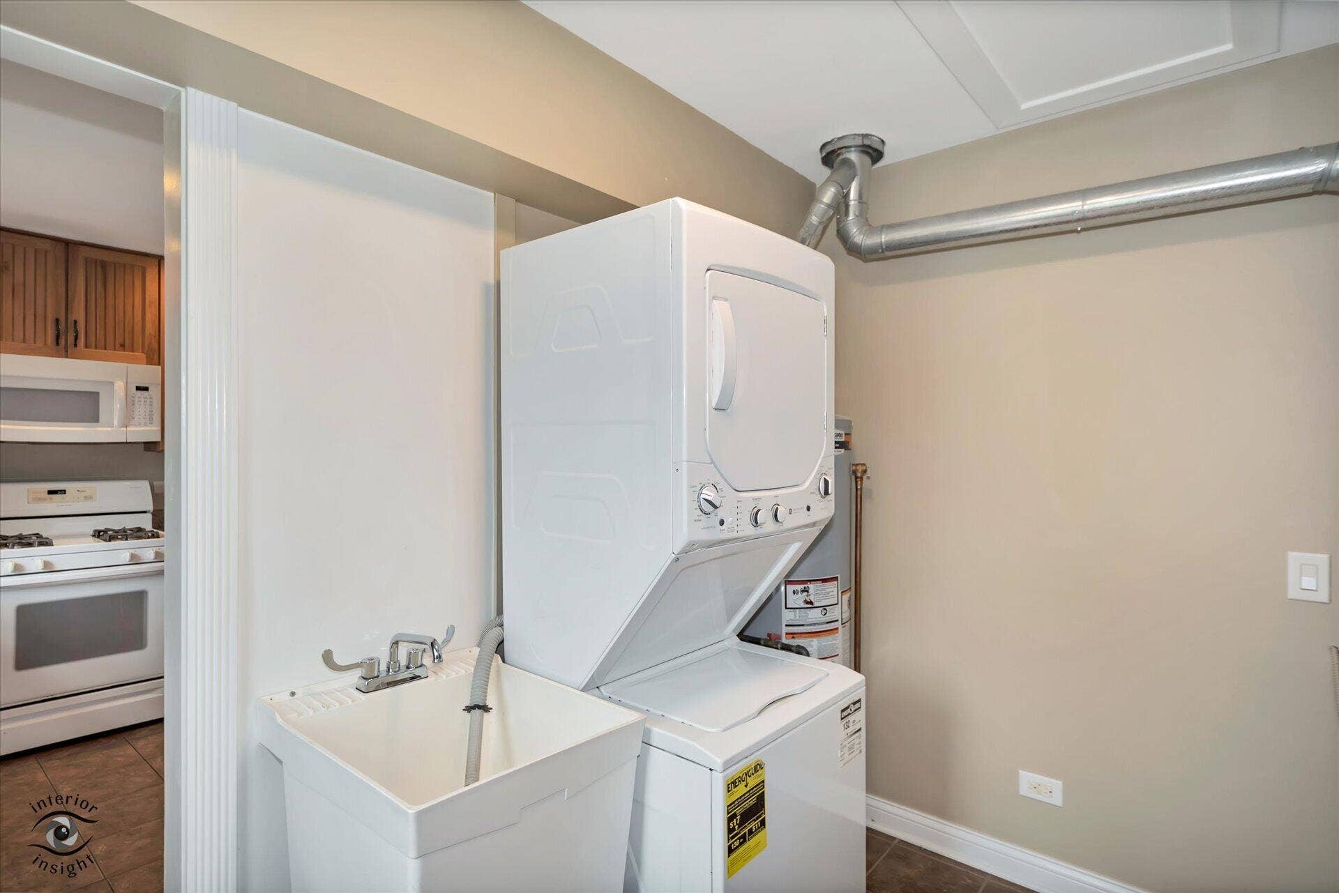 243 Cline Avenue, Griffith, IN 46319 20-Laundry
