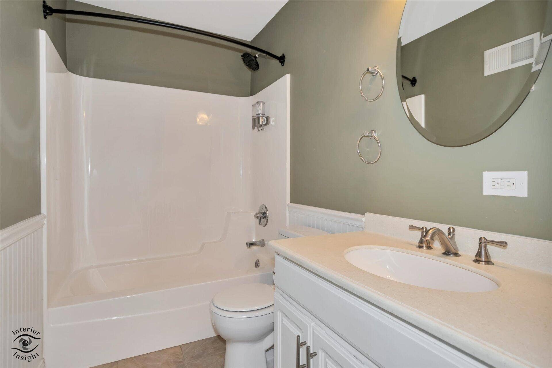 243 Cline Avenue, Griffith, IN 46319 17-Bathroom