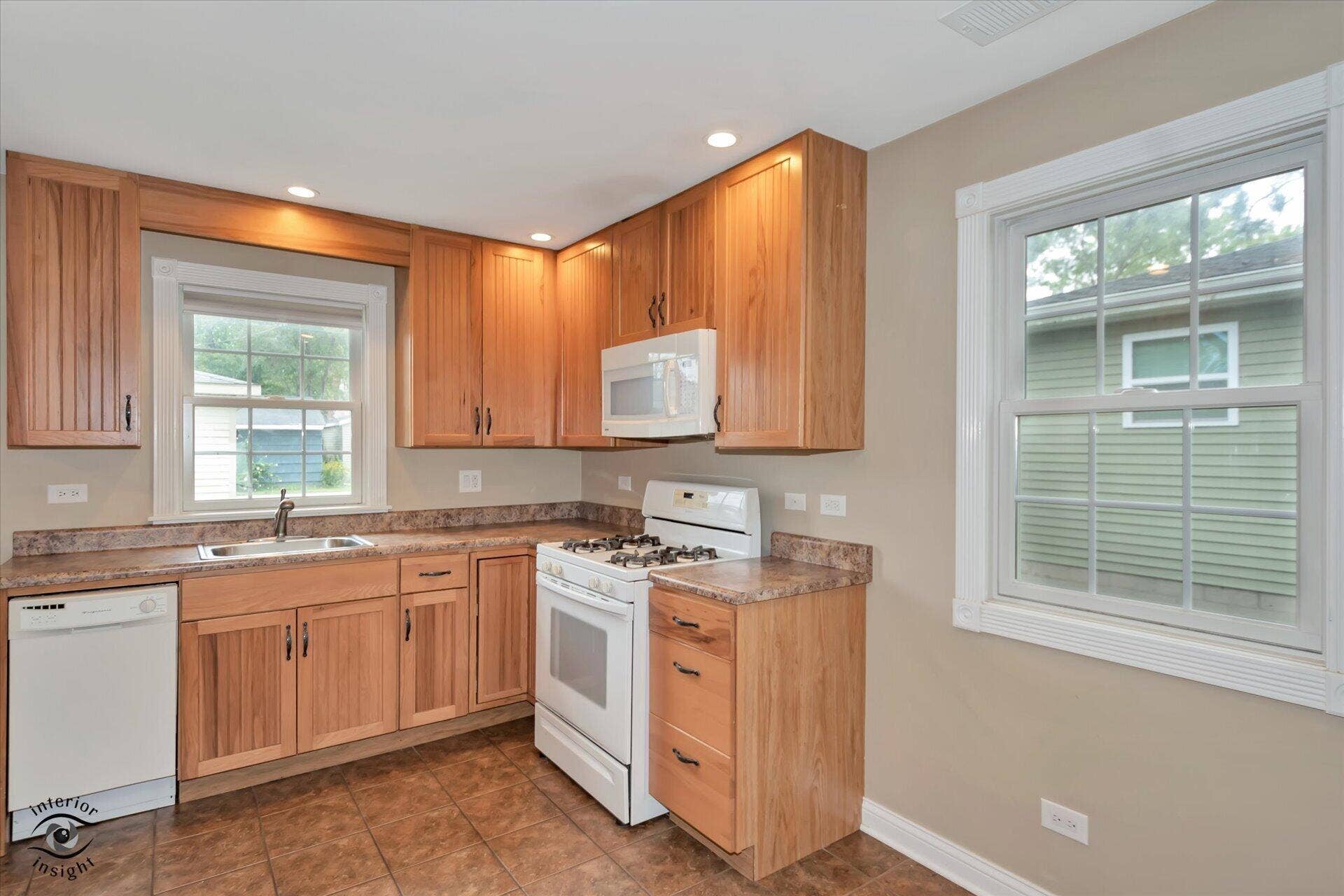 243 Cline Avenue, Griffith, IN 46319 08-Kitchen