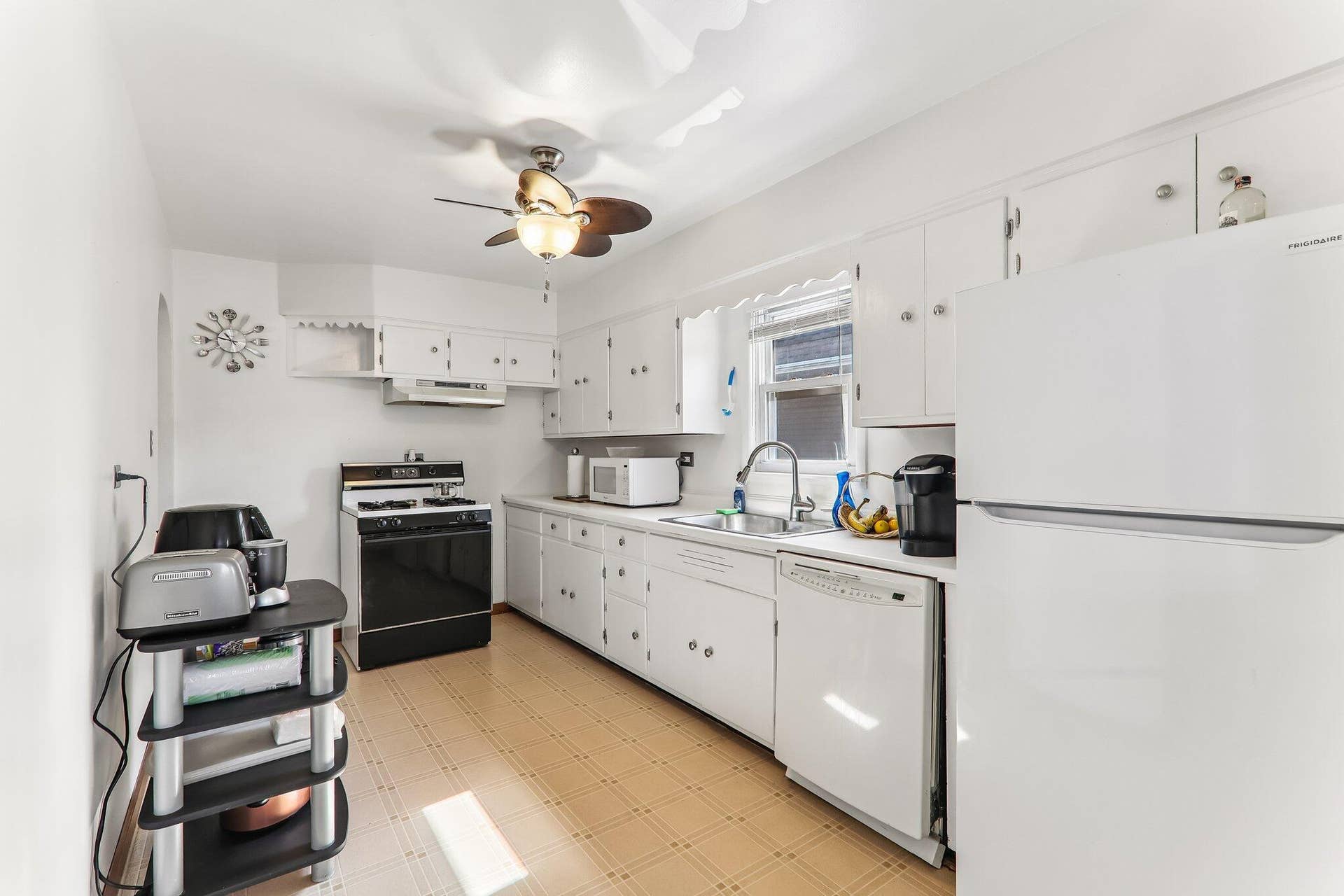 8410 Gordon Drive, Highland, IN 46322 10-web-or-mls-Gordon Dr-S1409-012