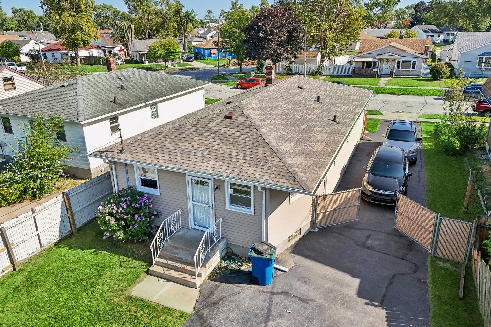 8410 Gordon Drive, Highland, IN 46322 36-web-or-mls-Gordon Dr-S1409-049