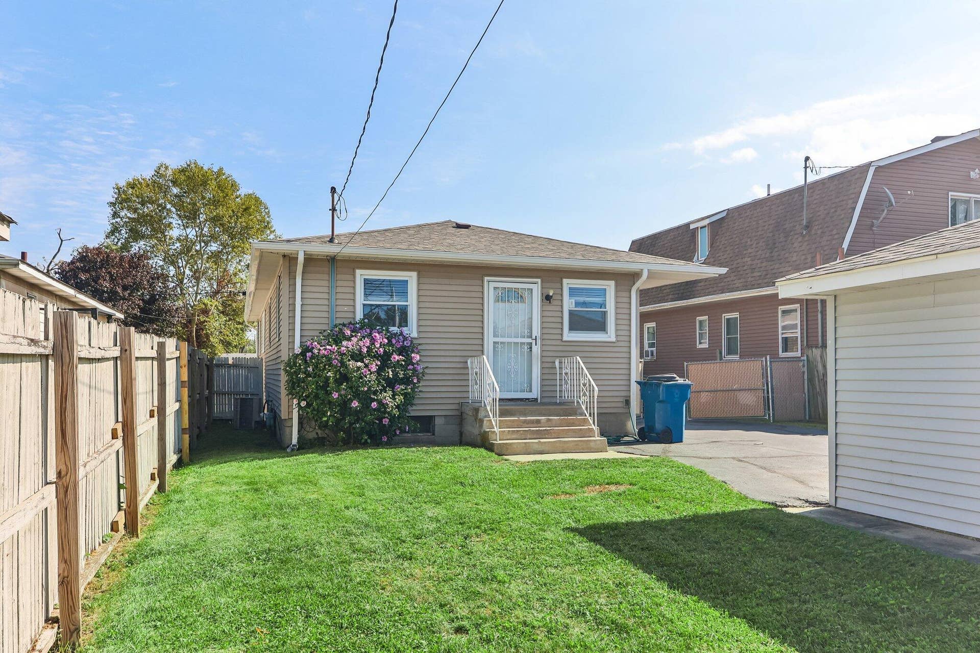8410 Gordon Drive, Highland, IN 46322 31-web-or-mls-Gordon Dr-S1409-034
