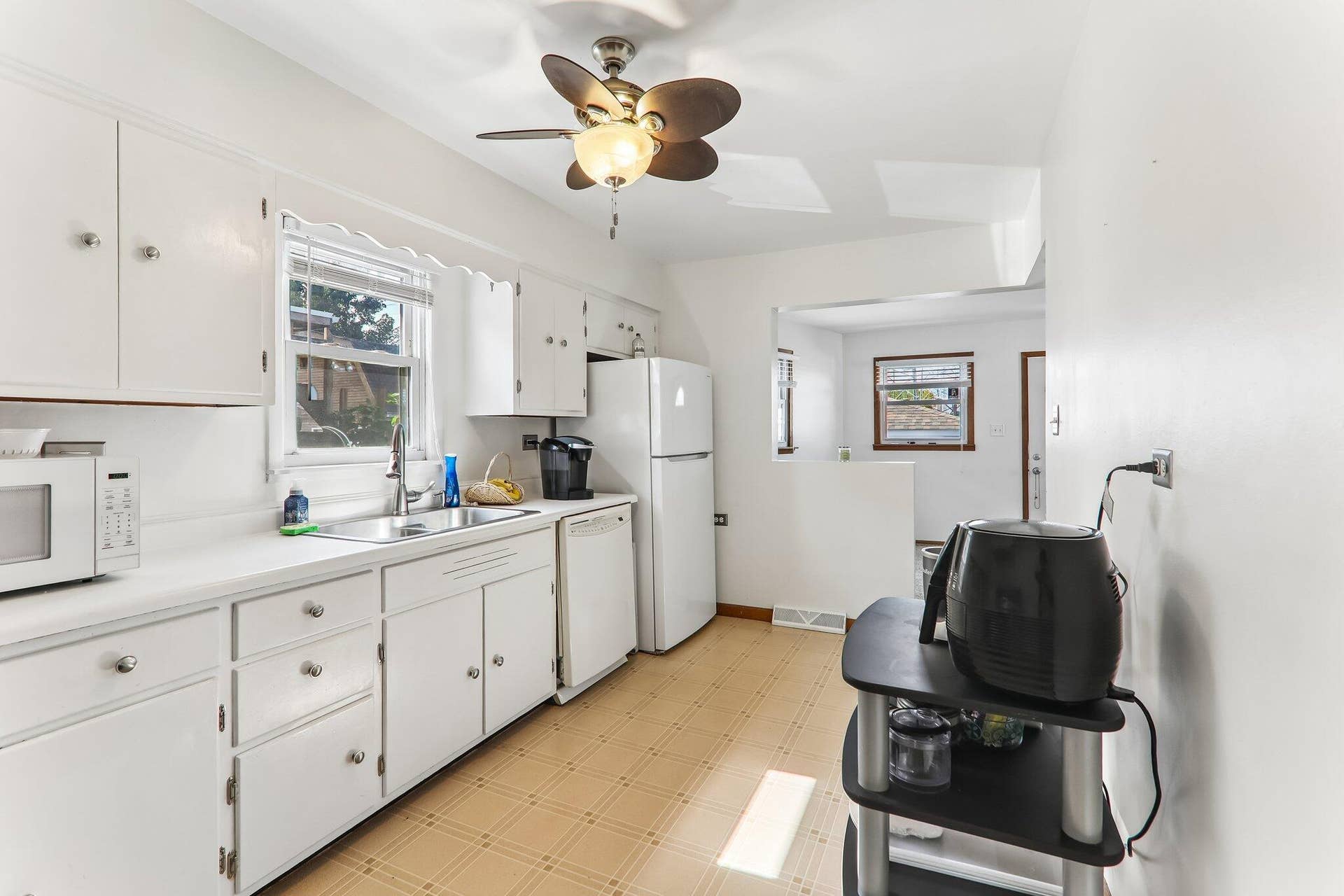 8410 Gordon Drive, Highland, IN 46322 9-web-or-mls-Gordon Dr-S1409-010