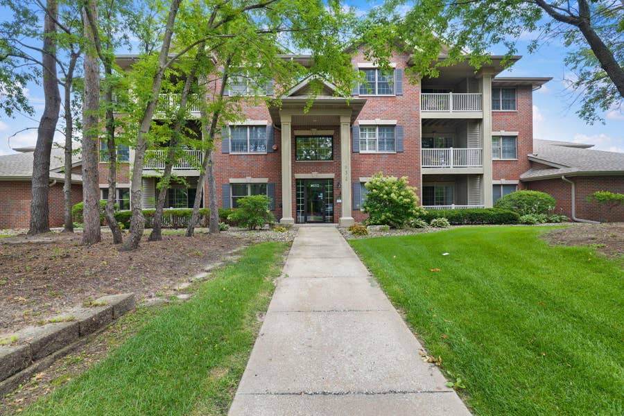 Property photo for 1632 White Oak Circle, #2b, Munster, IN