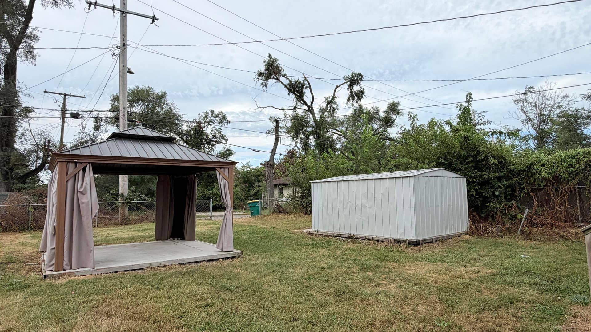 318 Hamilton Street, Gary, IN 46403 yard