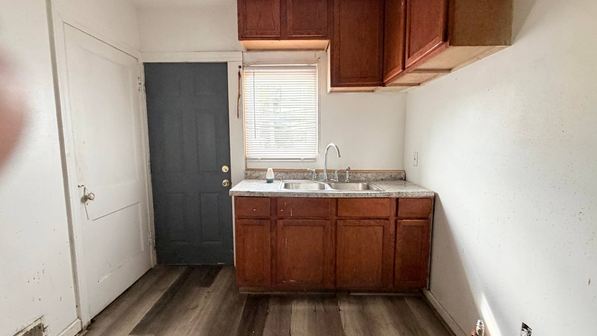 318 Hamilton Street, Gary, IN 46403 kitchen