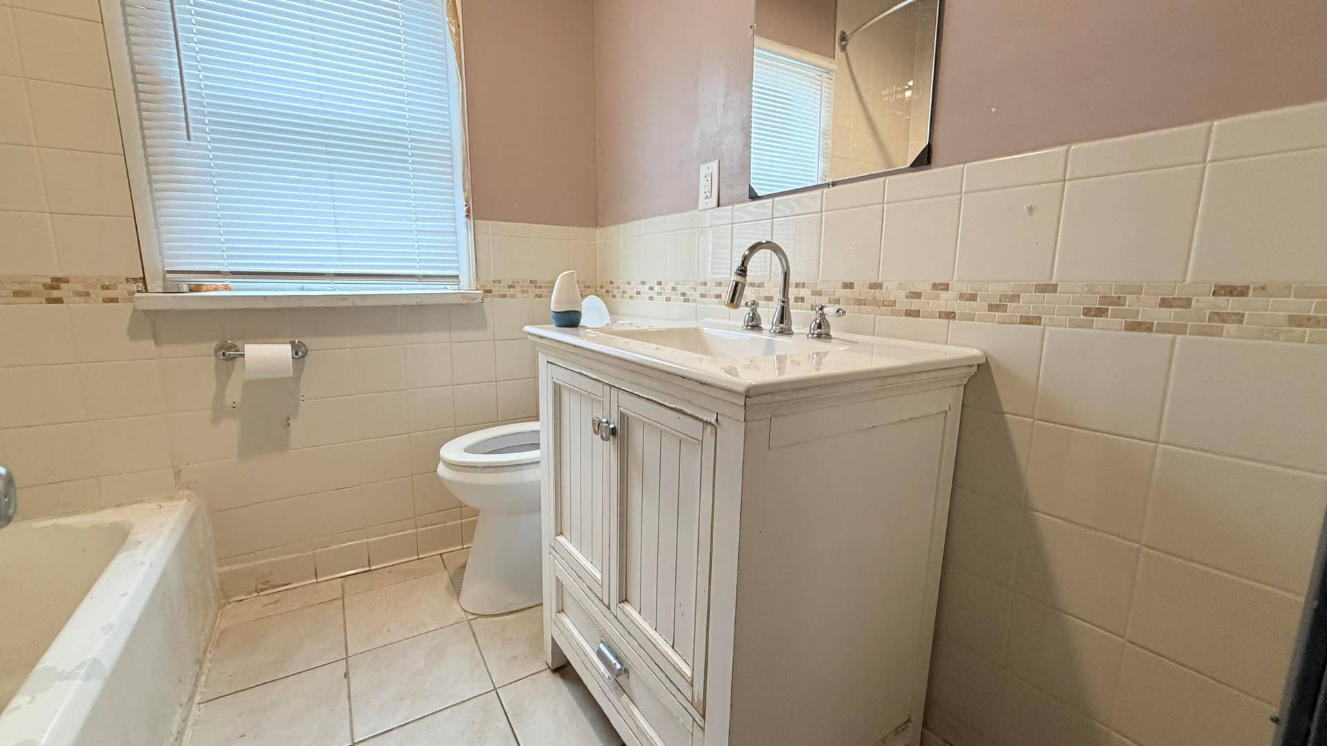 318 Hamilton Street, Gary, IN 46403 bath 1