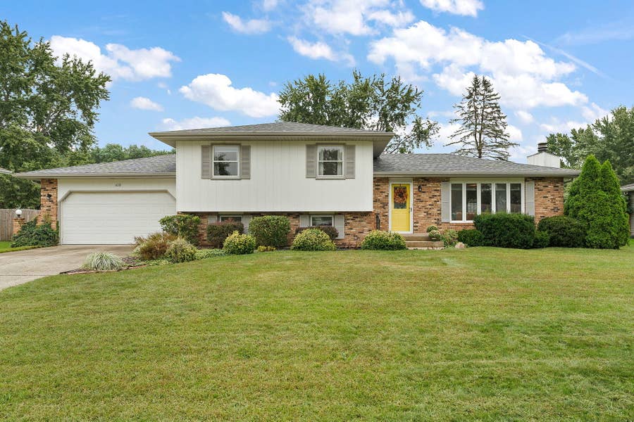 Property photo for 618 Dogwood Drive, Michigan City, IN