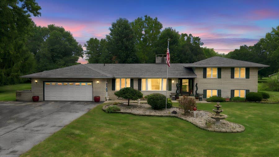 Property photo for 247 Westgate Drive, Valparaiso, IN