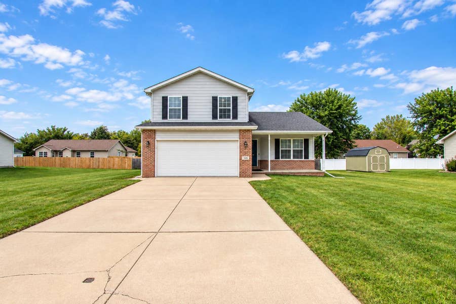 Property photo for 568 Fox Burrow Court, Valparaiso, IN