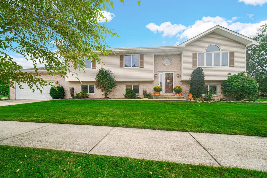 Property photo for 1509 Mockingbird Drive, Crown Point, IN
