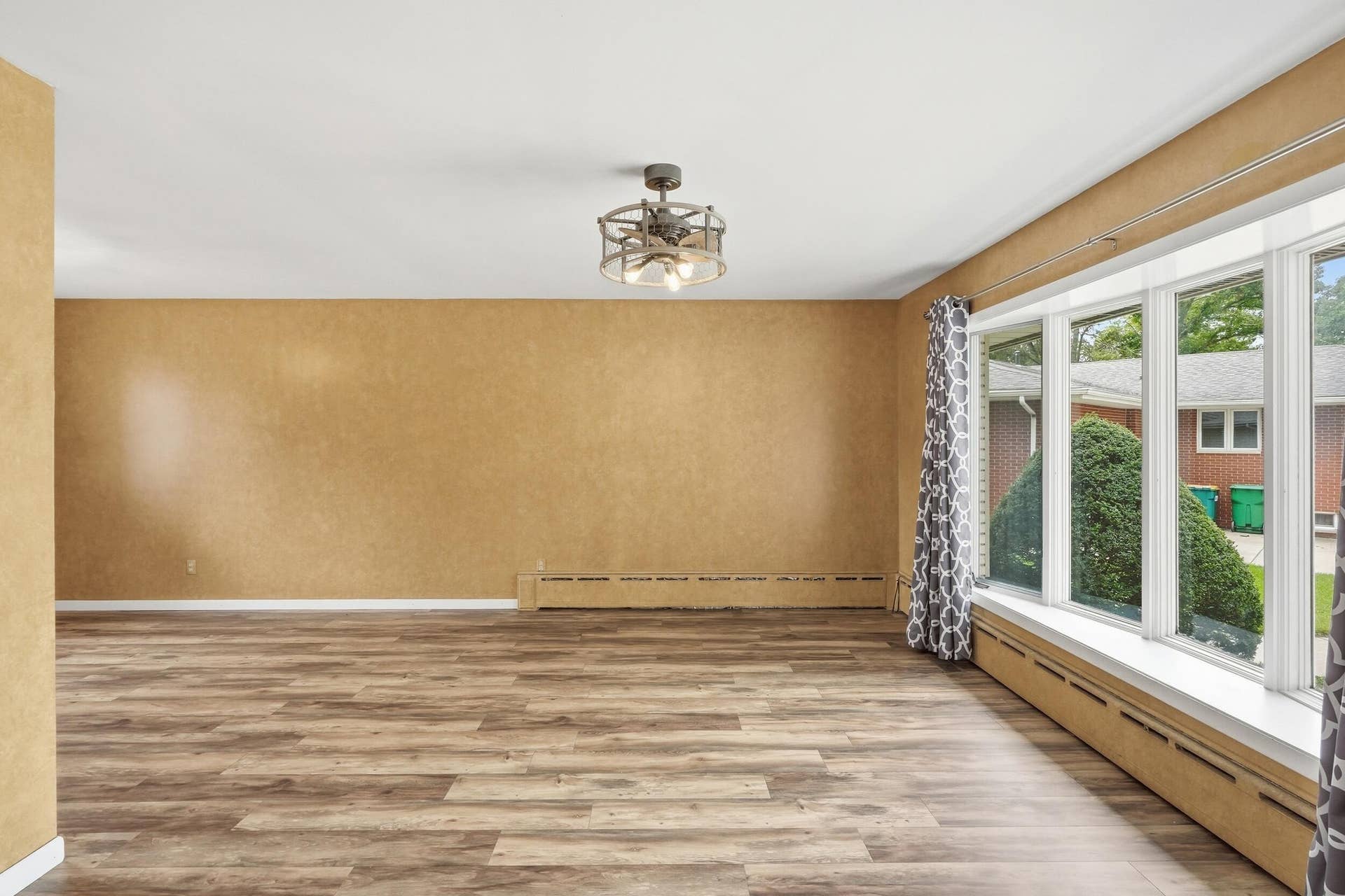526 Cedar Court, Munster, IN 46321 living room 2
