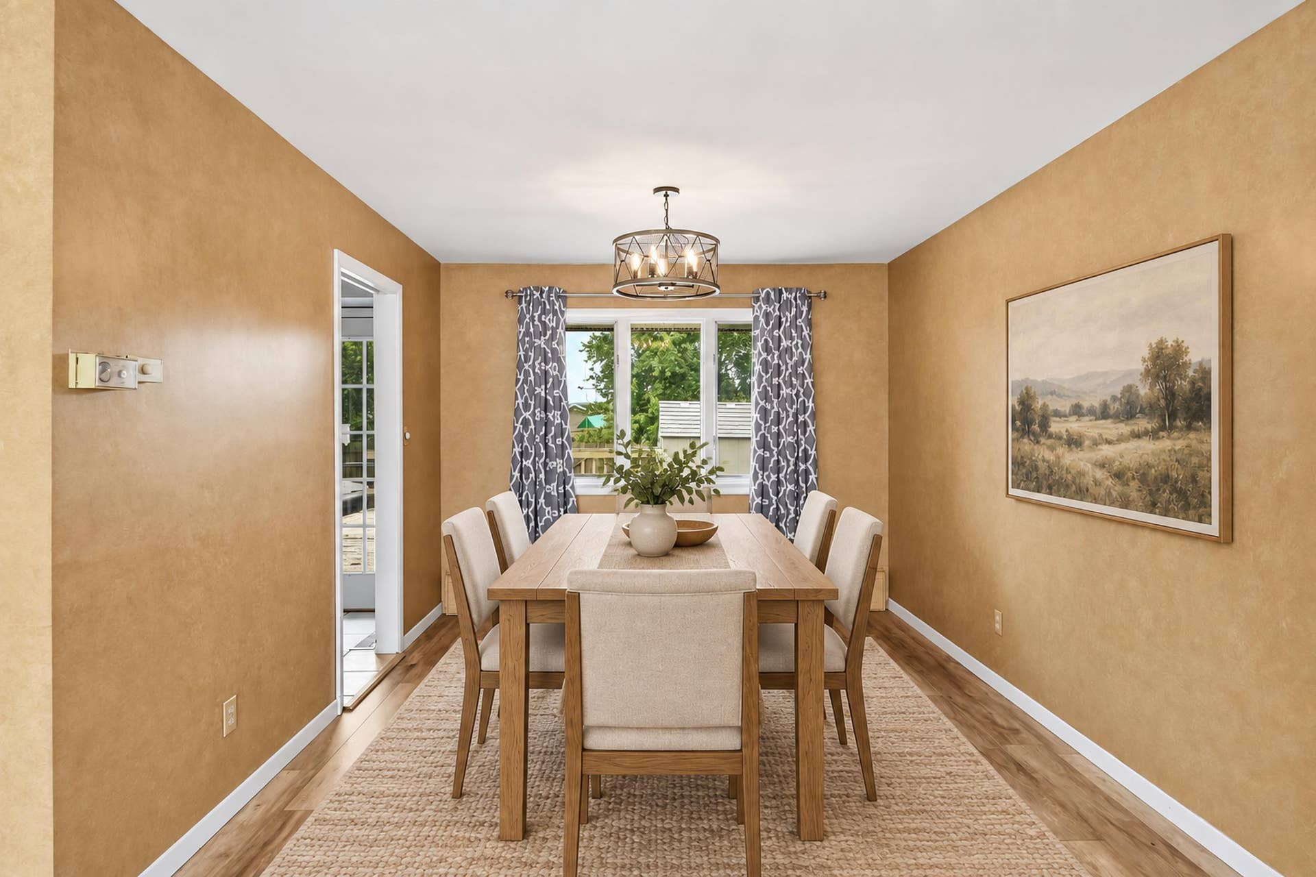 526 Cedar Court, Munster, IN 46321 dining room virtual stage