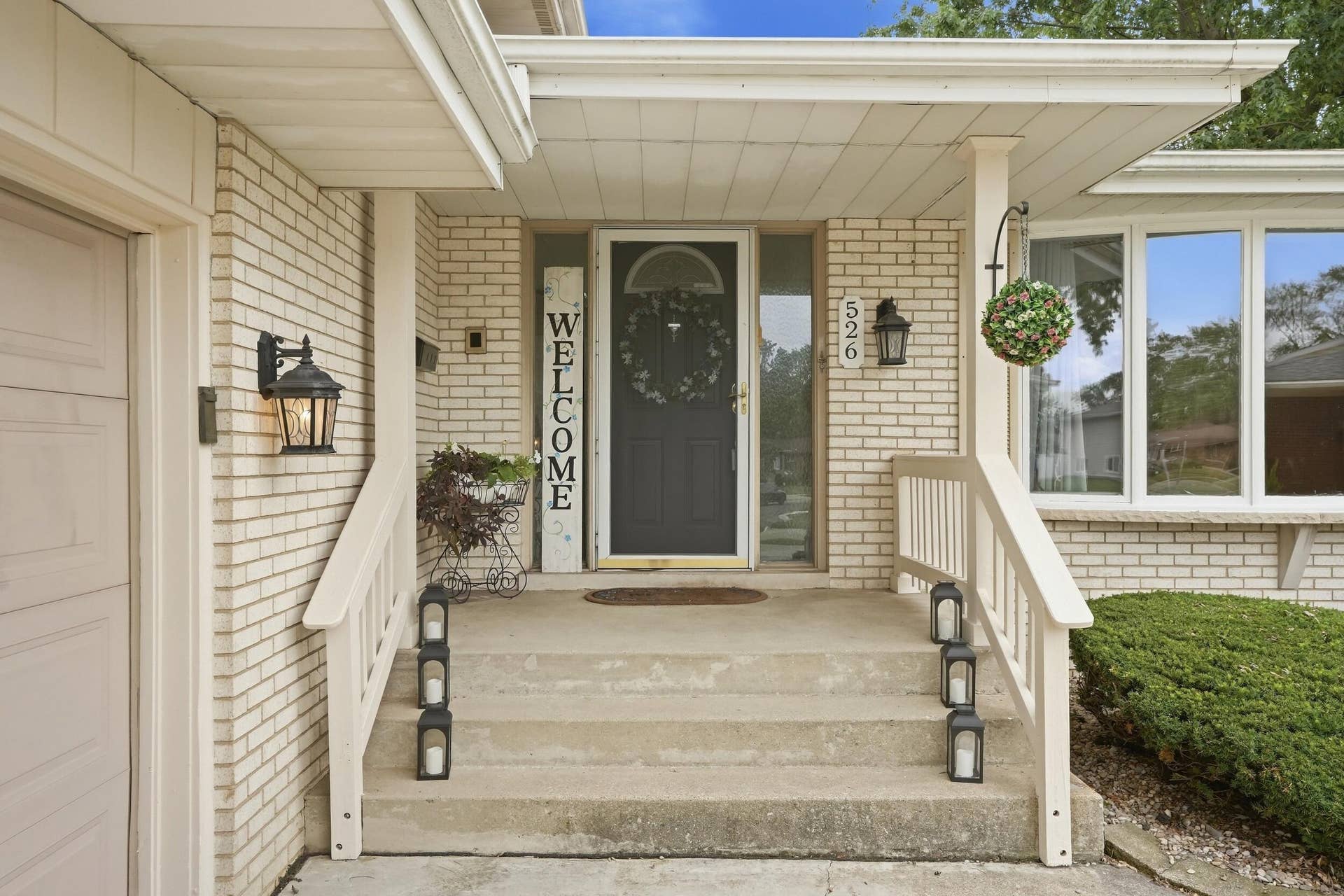 526 Cedar Court, Munster, IN 46321 porch