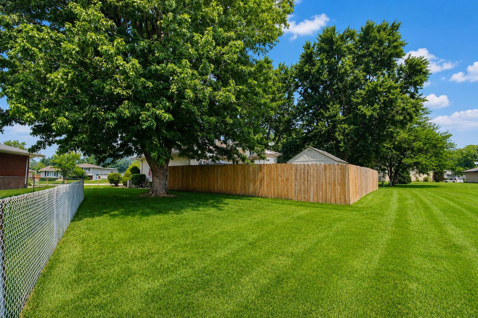 526 Cedar Court, Munster, IN 46321 back outside of fence