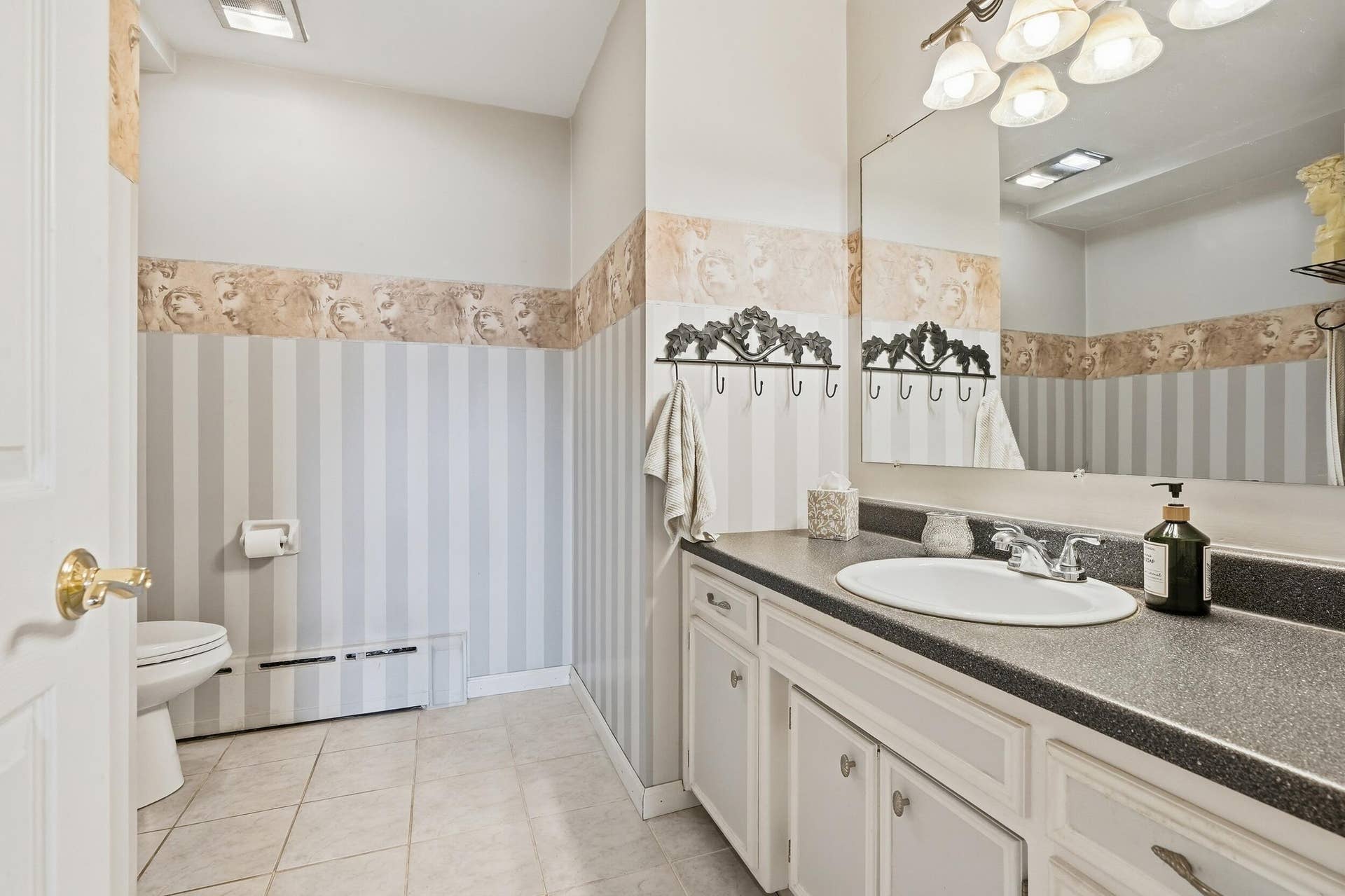 526 Cedar Court, Munster, IN 46321 lower level bathroom