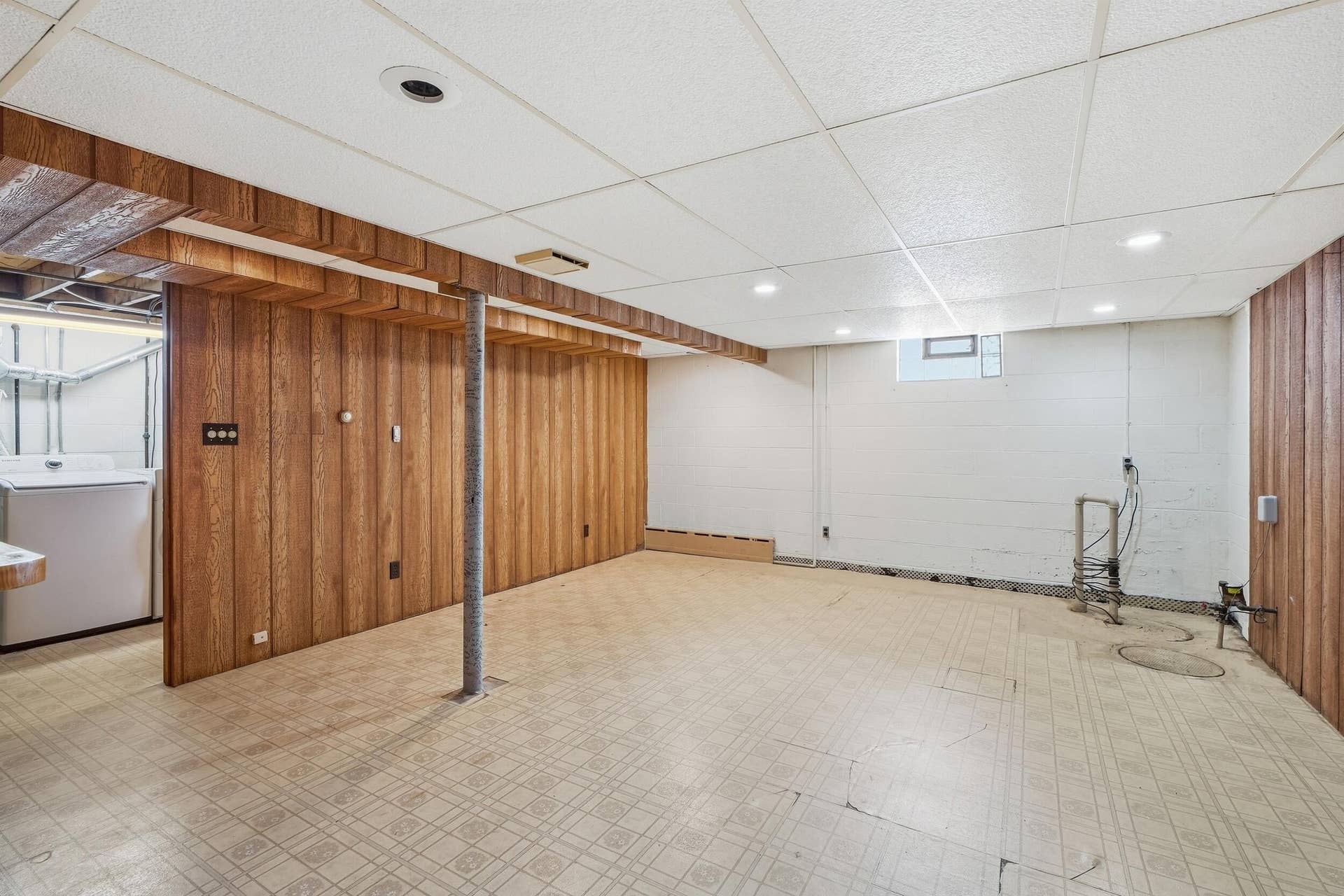 526 Cedar Court, Munster, IN 46321 basement