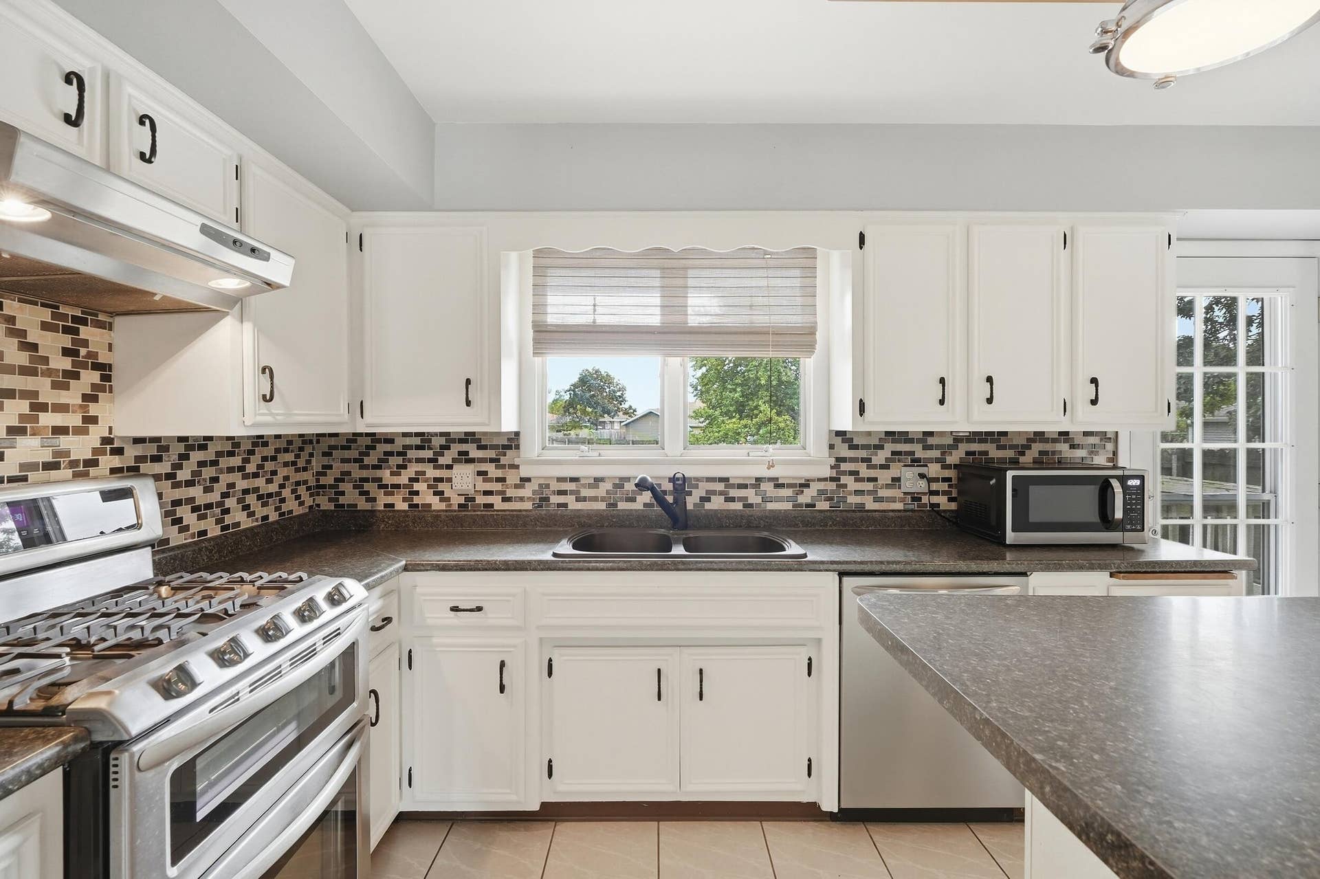 526 Cedar Court, Munster, IN 46321 kitchen 3