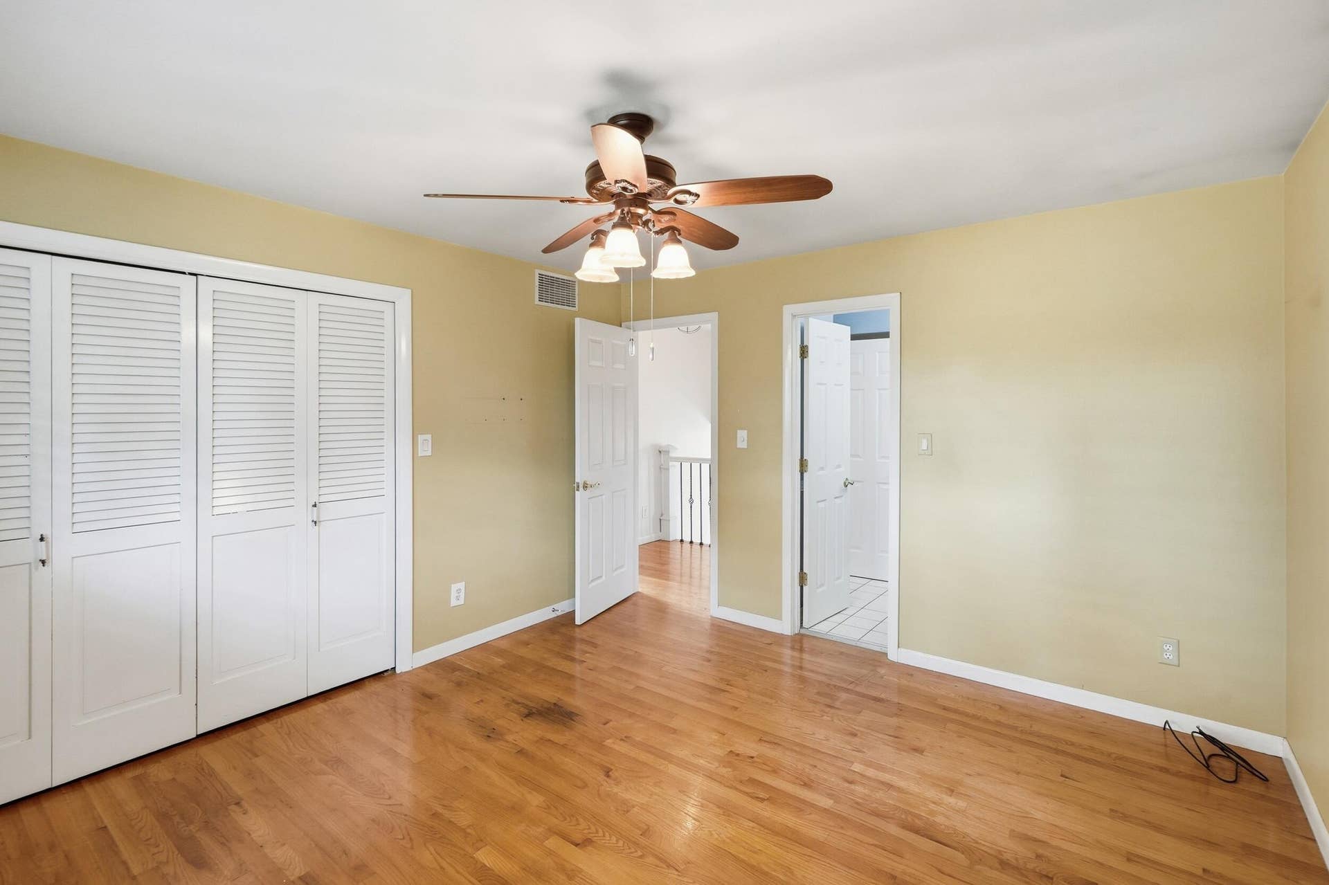 526 Cedar Court, Munster, IN 46321 primary bedroom 2