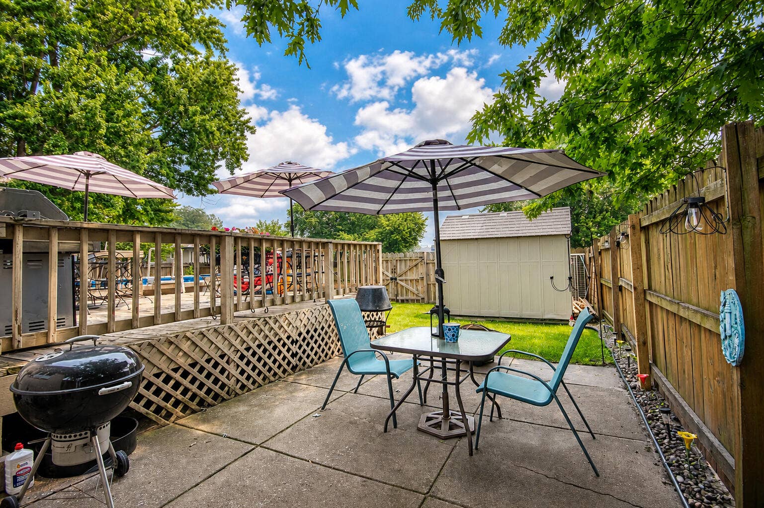 526 Cedar Court, Munster, IN 46321 cement patio