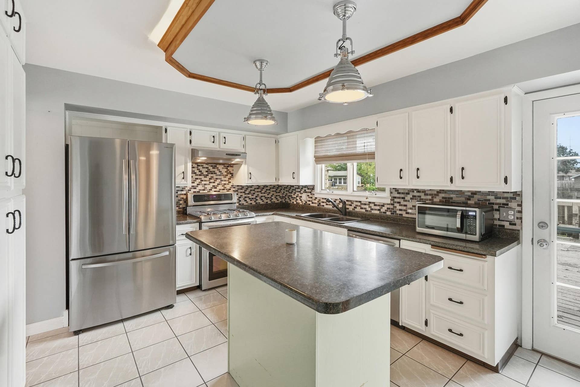 526 Cedar Court, Munster, IN 46321 kitchen 2