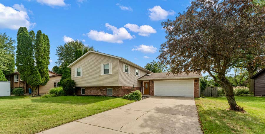 Property photo for 301 Primrose Circle, Chesterton, IN