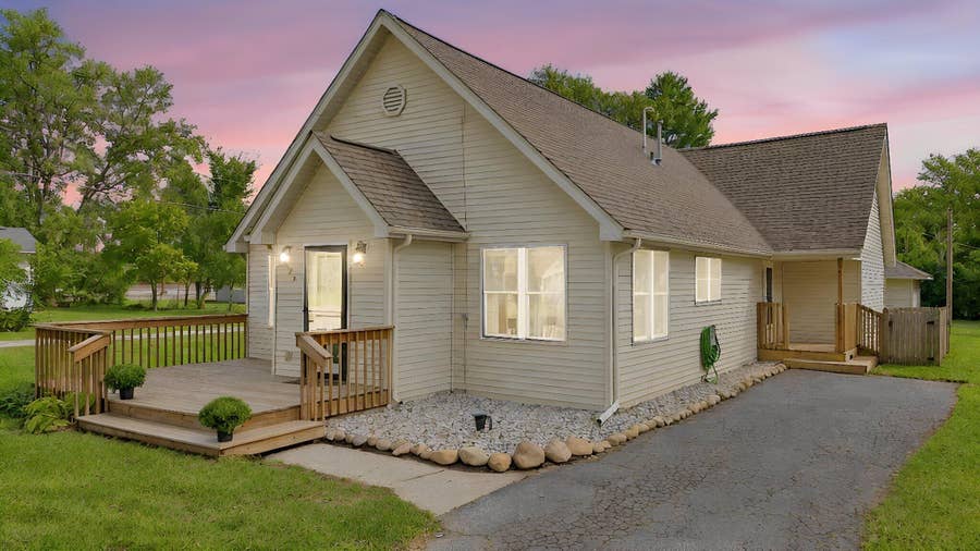 Property photo for 825 SE Carnation Street, DeMotte, IN