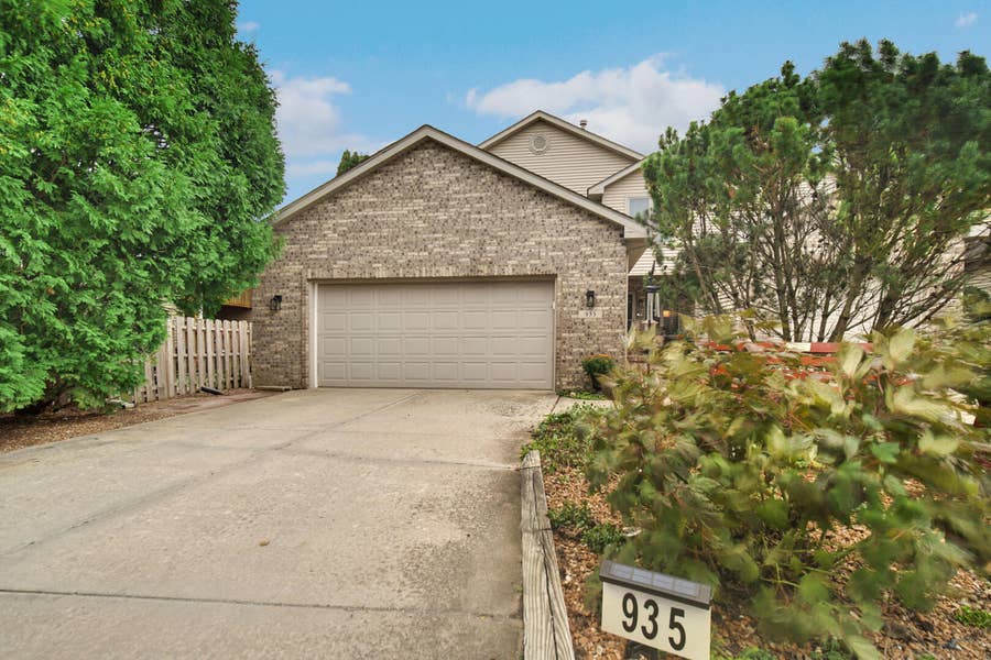 Property photo for 935 High Meadow Drive, Crown Point, IN