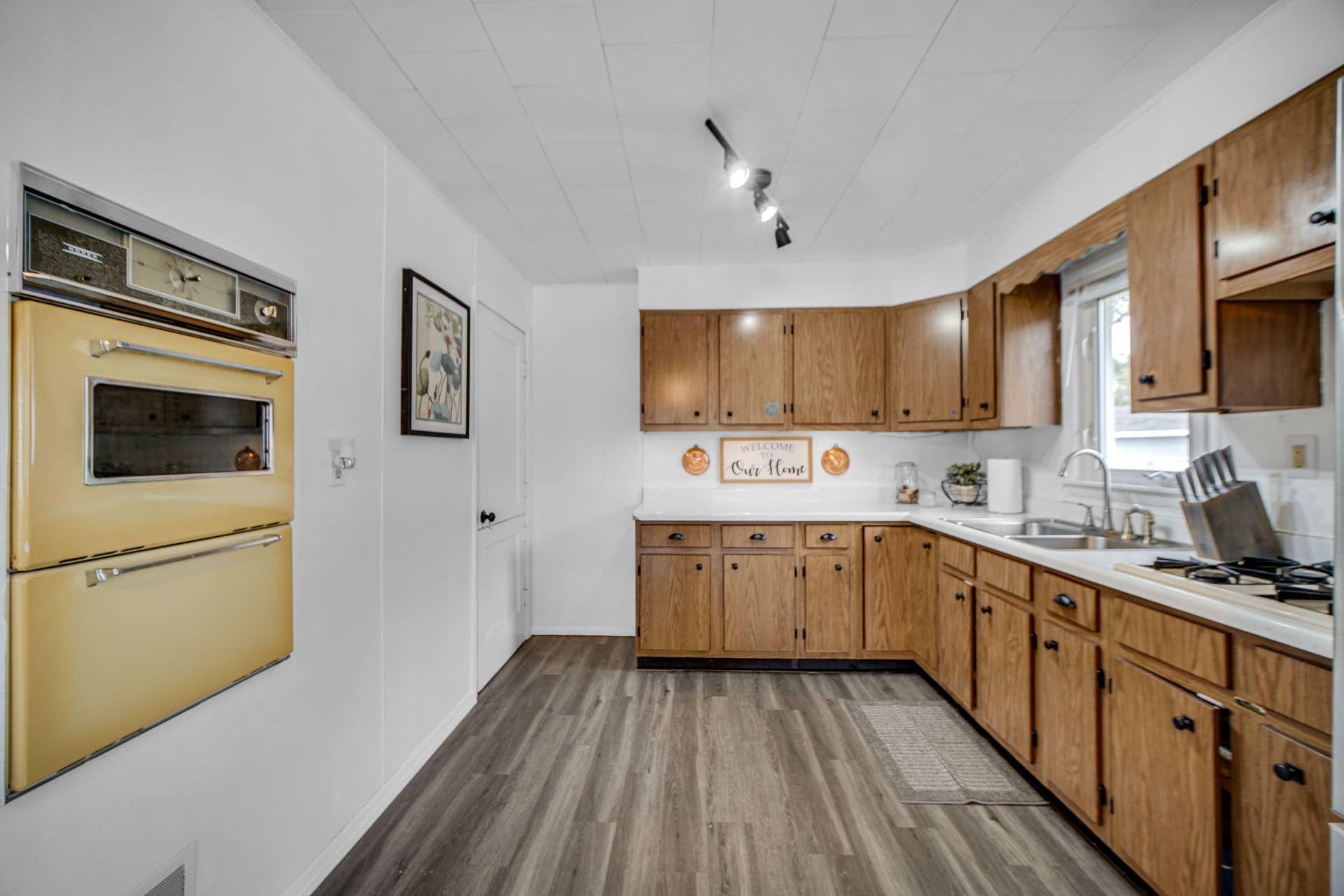 3446 Highway Avenue, Highland, IN 46322 -