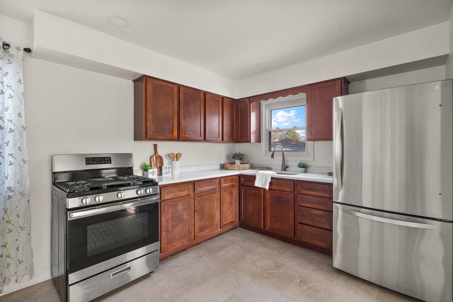 8208 Grace Place, Highland, IN 46322 8-web-or-mls-DSC00457