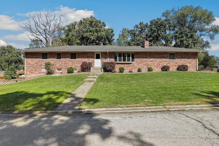 Property photo for 402 Iroquois Street, Schererville, IN