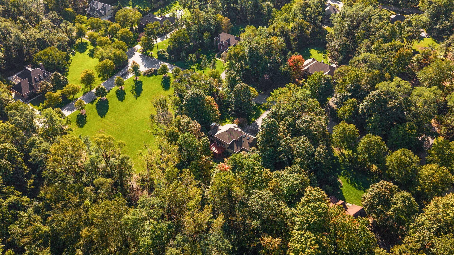 239 Crabapple Lane, Valparaiso, IN 46383 9-web-or-mls-DJI_20260928091043_0195_D