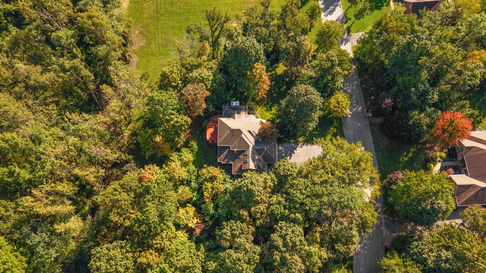 239 Crabapple Lane, Valparaiso, IN 46383 79-web-or-mls-DJI_20260928090639_0181_D