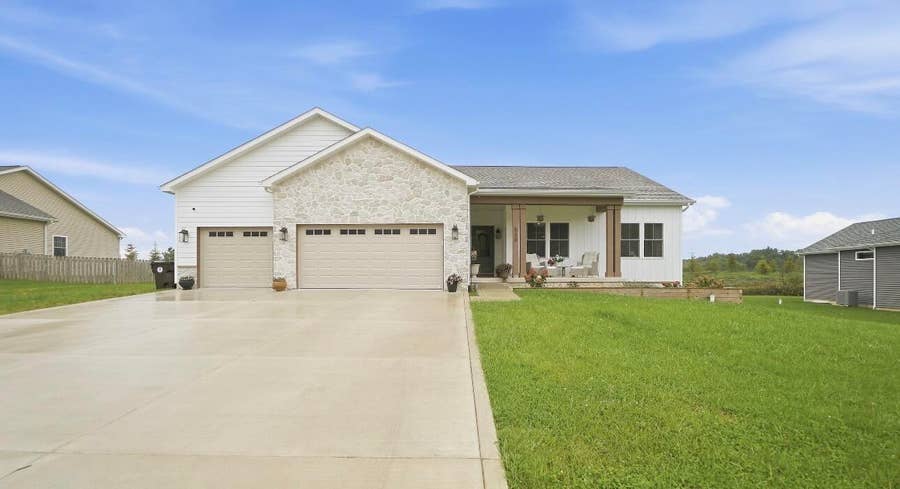 Property photo for 530 Scenic View Avenue, Valparaiso, IN