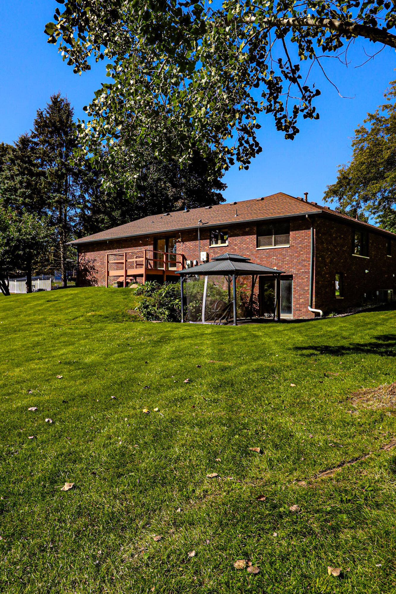 2408 Pepperidge Court, La Porte, IN 46350 0N8A4884