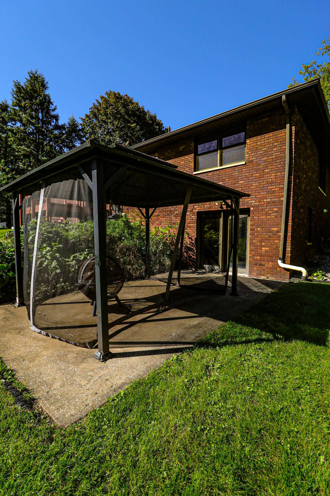 2408 Pepperidge Court, La Porte, IN 46350 0N8A4894