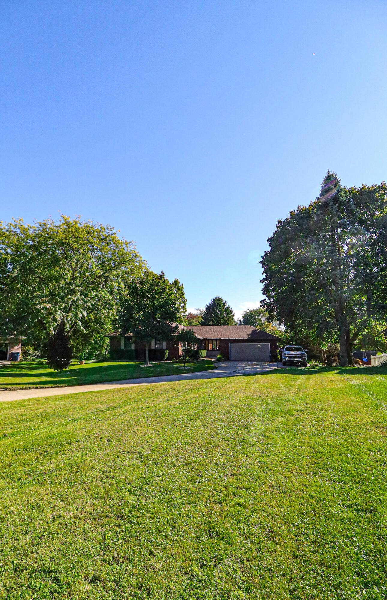2408 Pepperidge Court, La Porte, IN 46350 0N8A4950