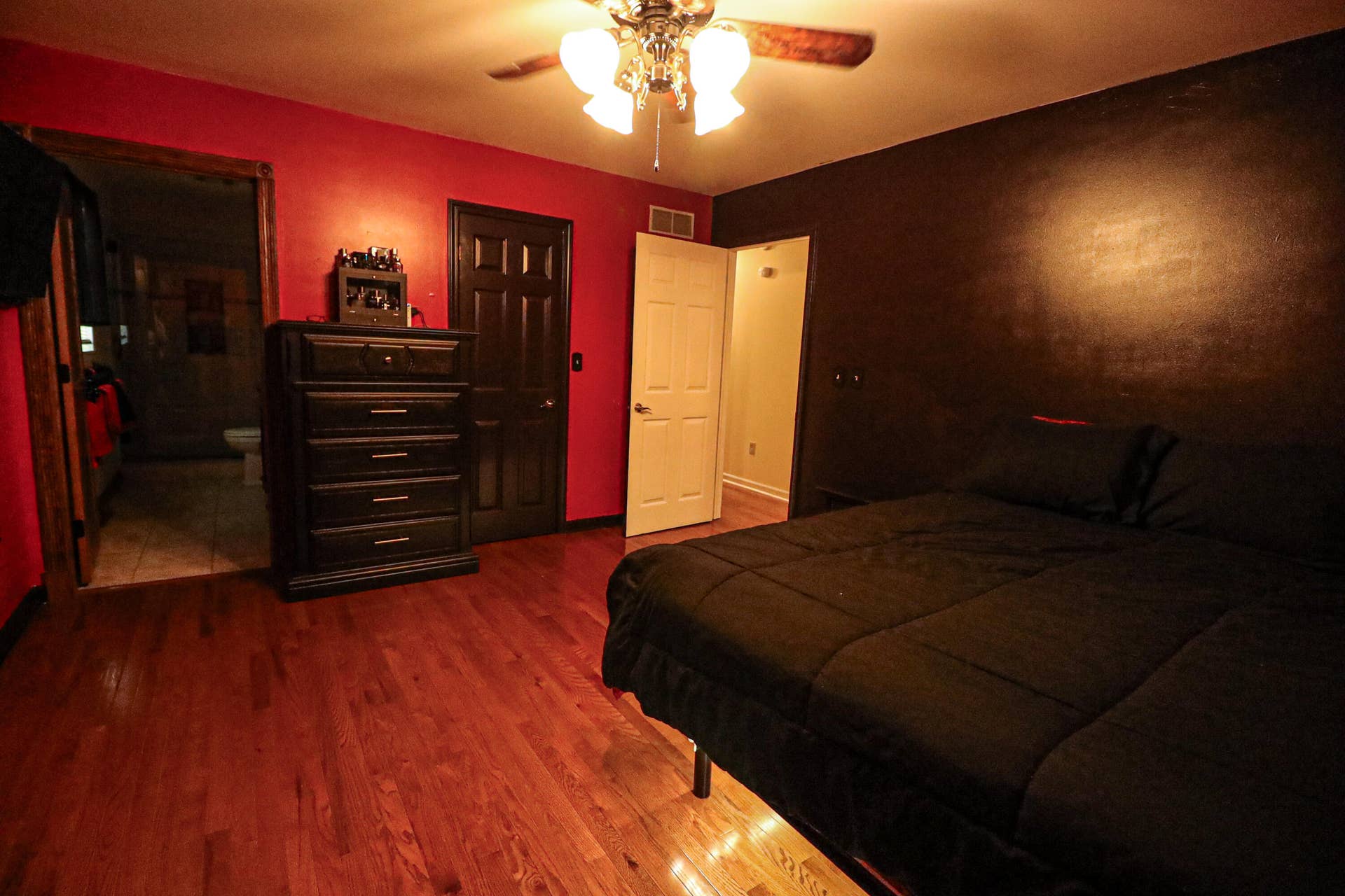 2408 Pepperidge Court, La Porte, IN 46350 0N8A4922