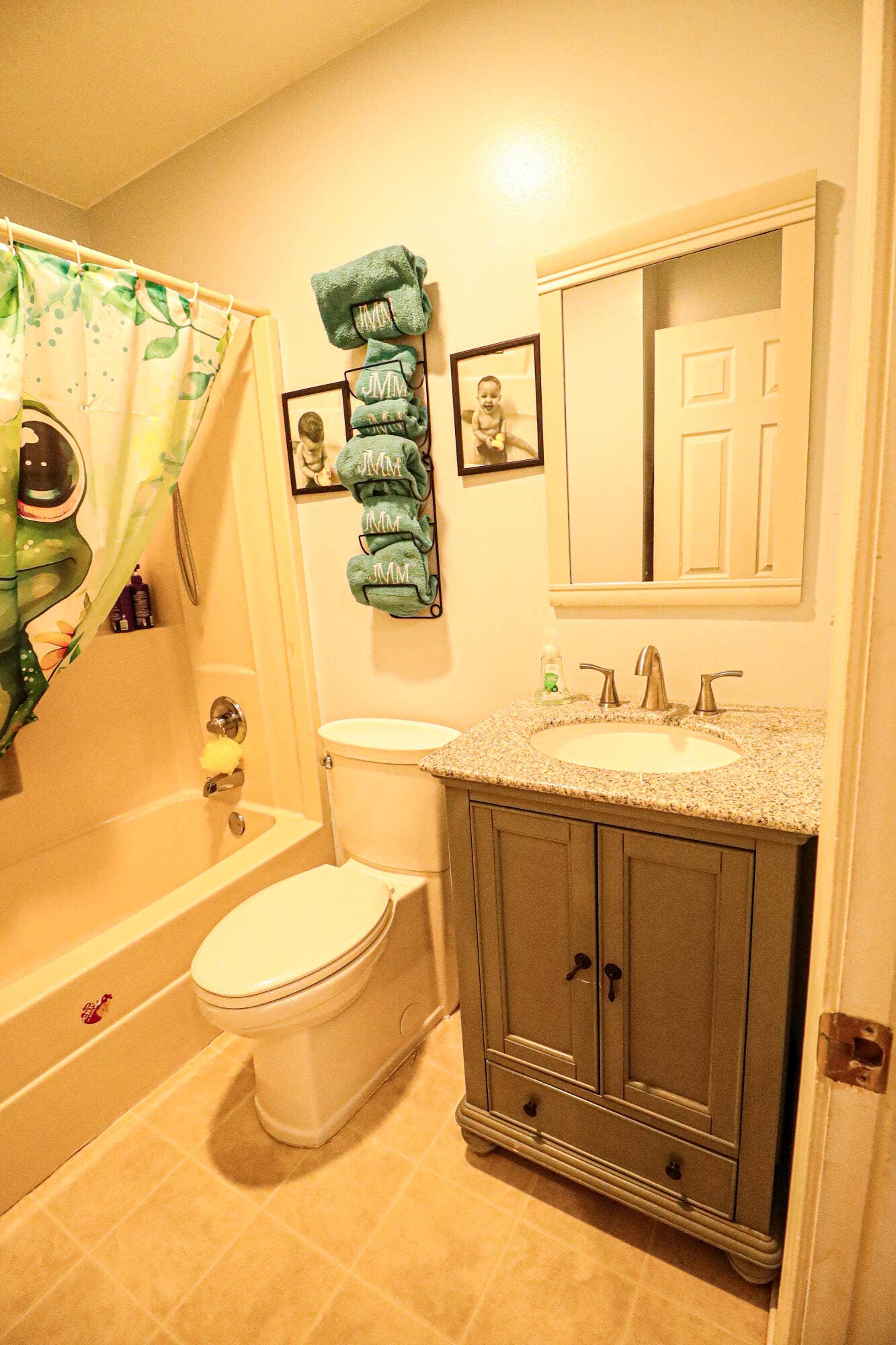 2408 Pepperidge Court, La Porte, IN 46350 0N8A4913