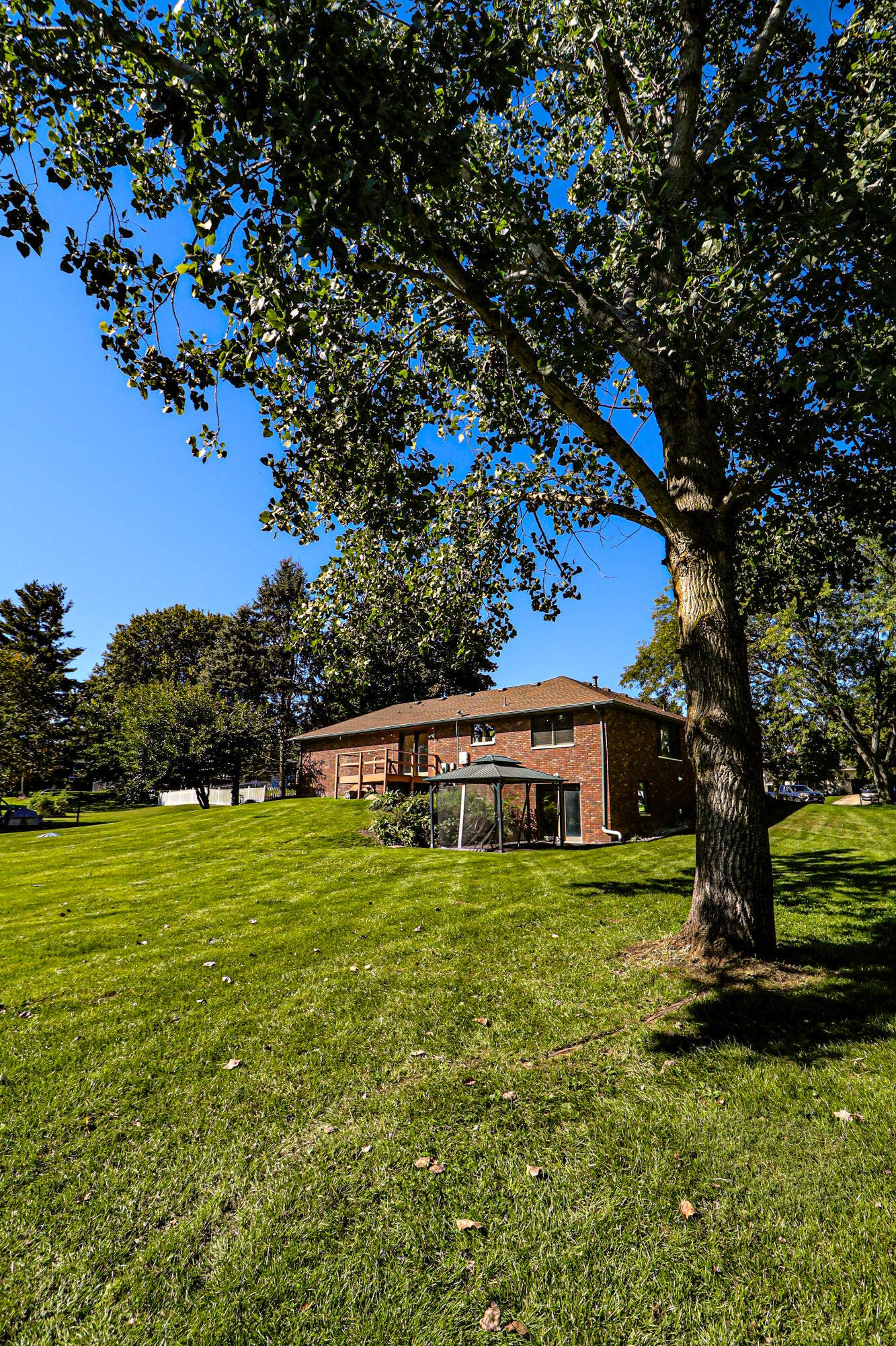 2408 Pepperidge Court, La Porte, IN 46350 0N8A4883