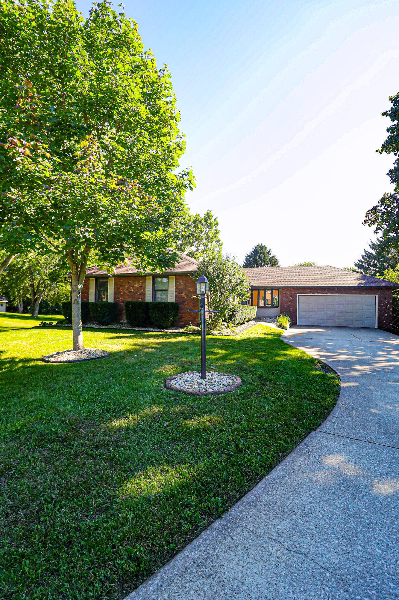 2408 Pepperidge Court, La Porte, IN 46350 0N8A4879