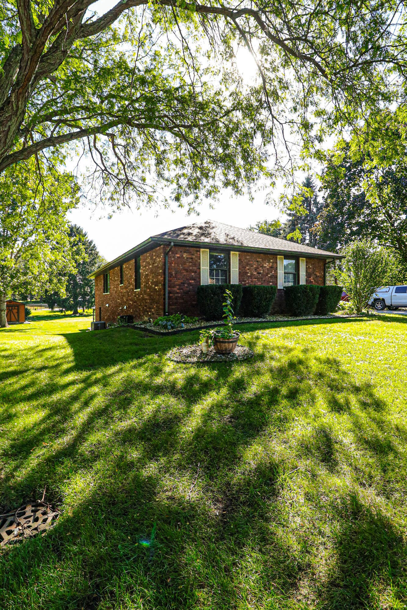2408 Pepperidge Court, La Porte, IN 46350 0N8A4881