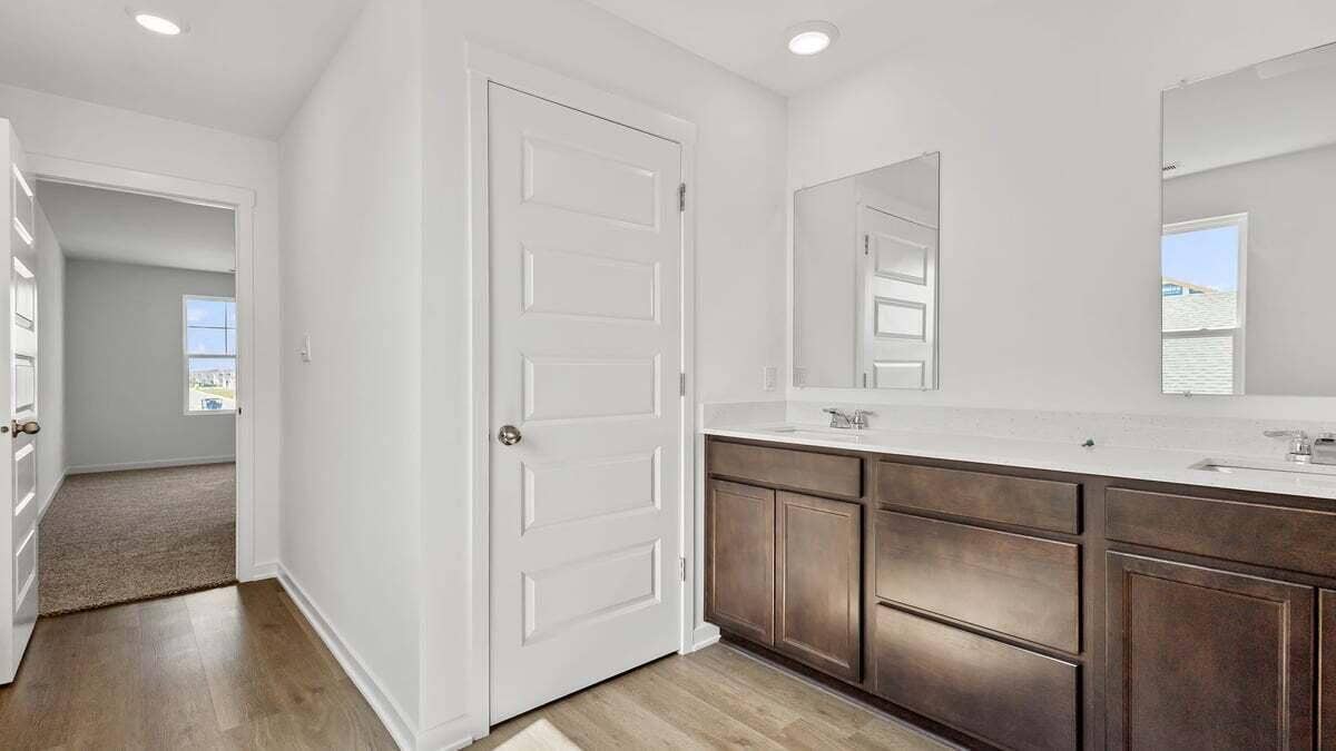 7239W107thWebInt-8